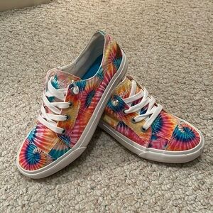 Blowfish Tie Dye Sneakers Sz 7.5; worn once
Excellent condition